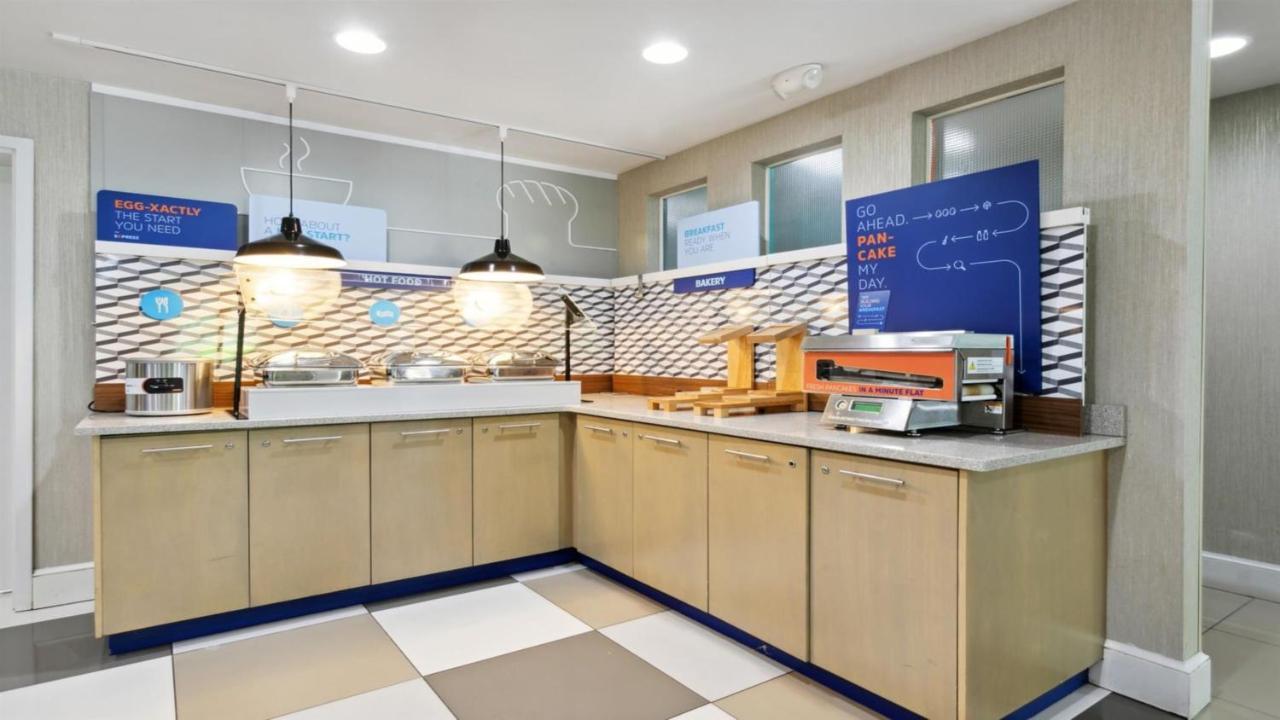 Holiday Inn Express Williamsburg North By Ihg Norge Exteriér fotografie