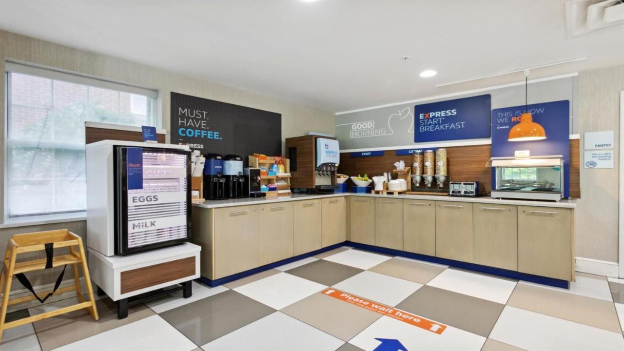 Holiday Inn Express Williamsburg North By Ihg Norge Exteriér fotografie