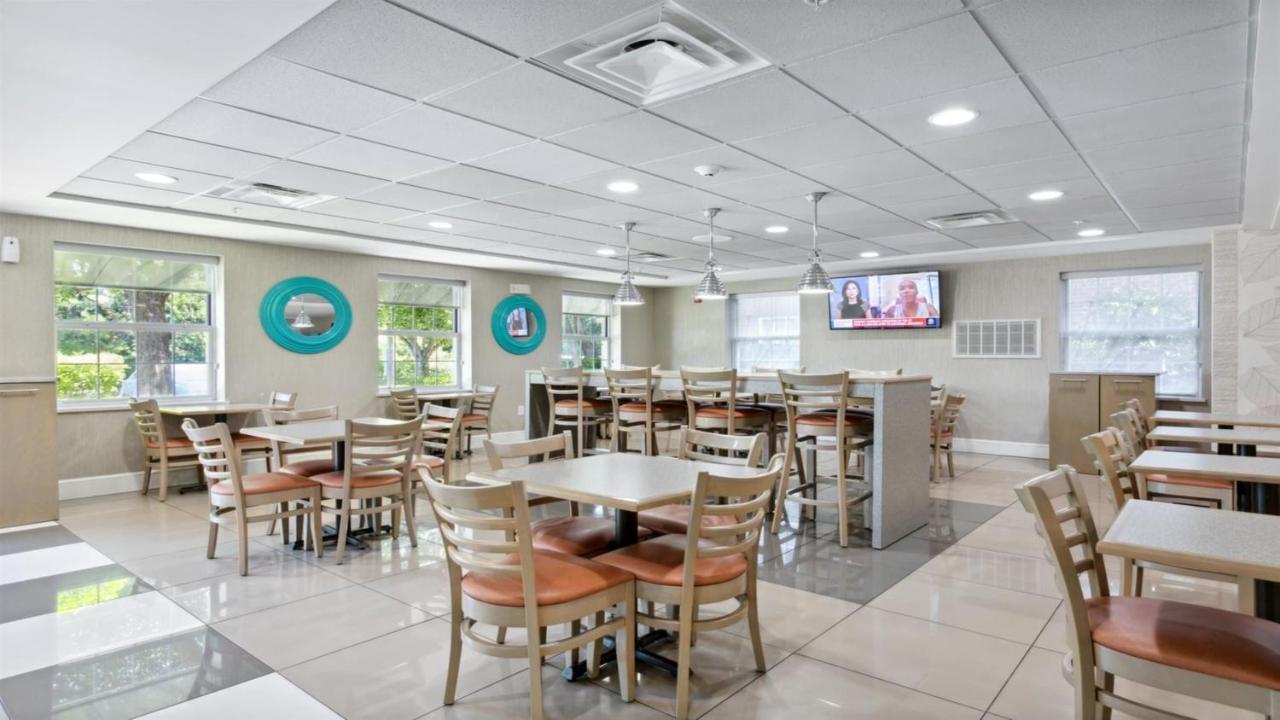 Holiday Inn Express Williamsburg North By Ihg Norge Exteriér fotografie