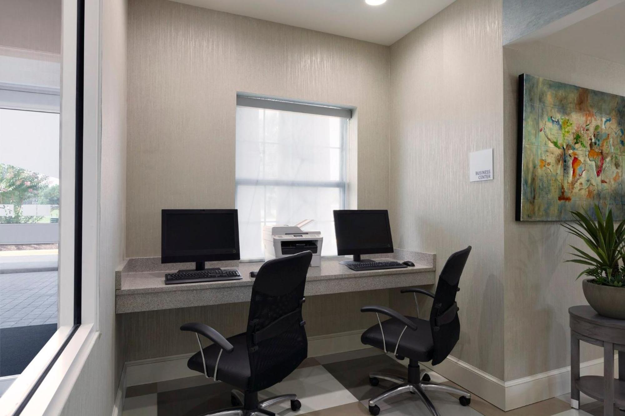Holiday Inn Express Williamsburg North By Ihg Norge Exteriér fotografie